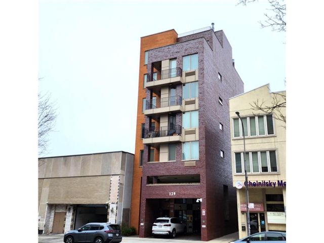  1 BR,  1.00 BTH &nbsp;Condominium style home in Manhattan Beach