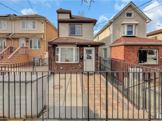  3 BR,  2.00 BTH &nbsp;Single family style home in Old Mill Basin