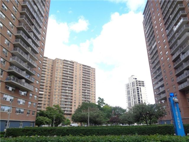  2 BR,  1.00 BTH &nbsp;Co-op style home in Coney Island