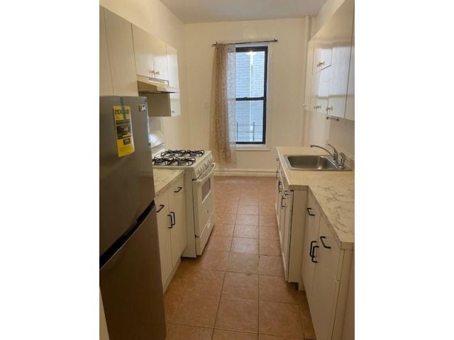  2 BR,  1.00 BTH &nbsp;Co-op style home in Brighton Beach