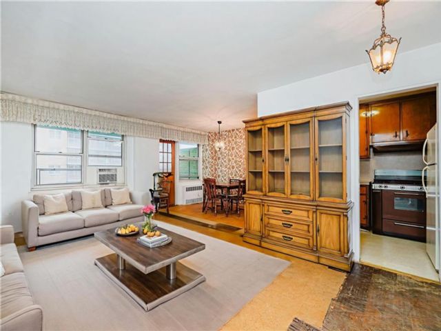  1 BR,  1.00 BTH &nbsp;Co-op style home in Bath Beach