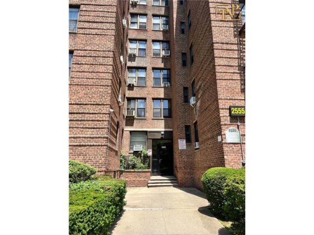  2 BR,  1.00 BTH &nbsp;Co-op style home in Sheepshead Bay