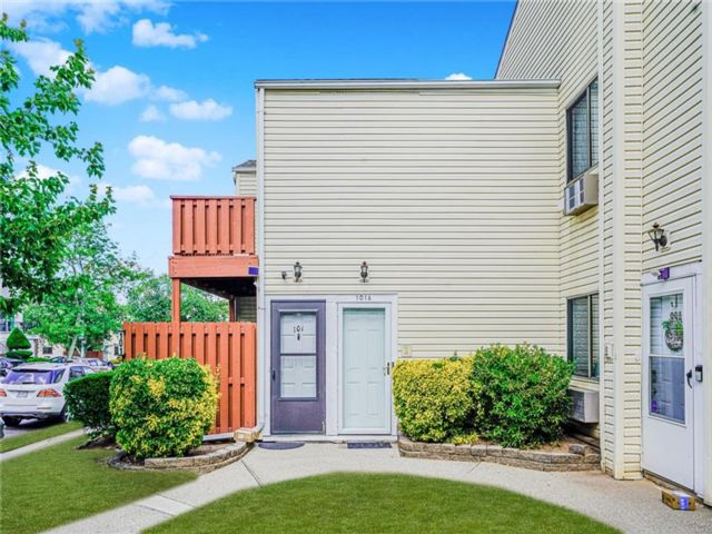  2 BR,  1.00 BTH &nbsp;Condominium style home in Annadale