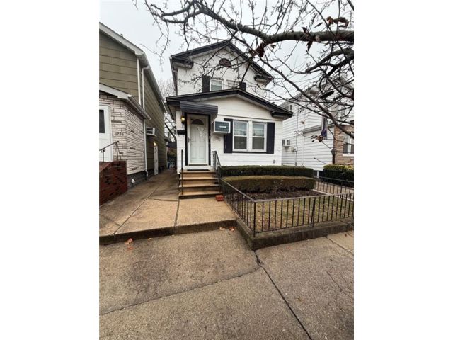  2 BR,  2.00 BTH &nbsp;Single family style home in Old Mill Basin