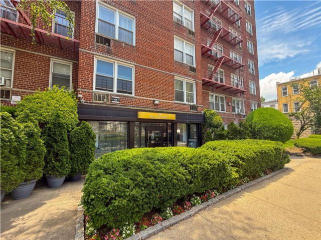  1 BR,  1.00 BTH &nbsp;Co-op style home in Flatbush