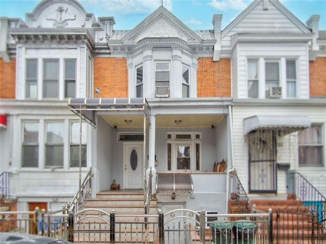  5 BR,  3.00 BTH &nbsp;Single family style home in Midwood