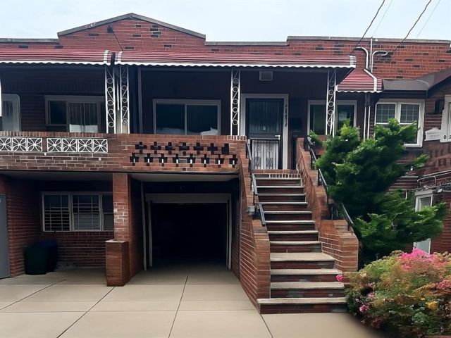  3 BR,  2.00 BTH &nbsp;Multi-family style home in Old Mill Basin