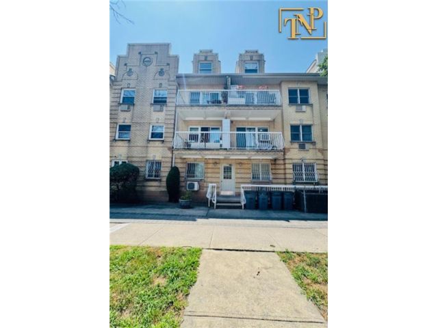  2 BR,  2.00 BTH &nbsp;Condominium style home in Sheepshead Bay
