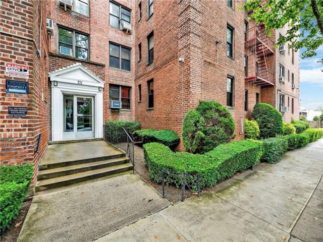  2 BR,  1.00 BTH &nbsp;Co-op style home in Sheepshead Bay