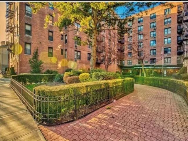  1 BR,  1.00 BTH &nbsp;Co-op style home in Sheepshead Bay
