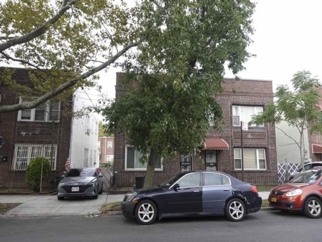  2 BR,  0.00 BTH &nbsp;Multi-family style home in Canarsie