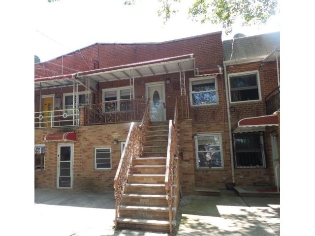  4 BR,  2.00 BTH &nbsp;Multi-family style home in Canarsie