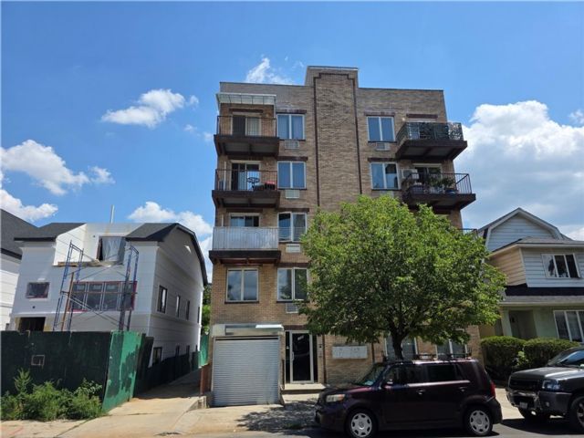  2 BR,  2.00 BTH &nbsp;Condominium style home in Bensonhurst