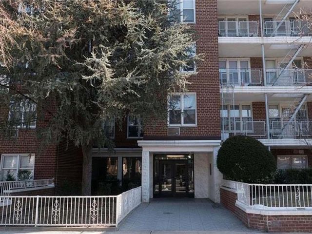 Studio,  1.00 BTH &nbsp;Co-op style home in Homecrest