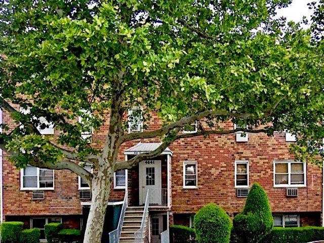  1 BR,  1.00 BTH &nbsp;Condominium style home in Sheepshead Bay