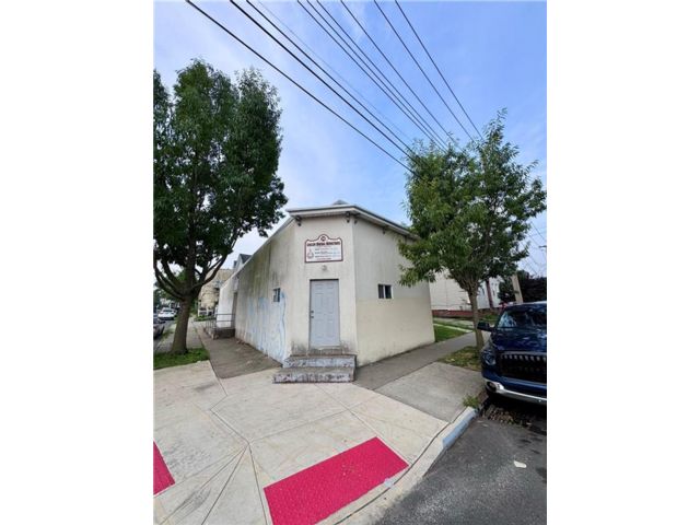 Studio,  0.00 BTH &nbsp;Mixed use style home in Port Richmond