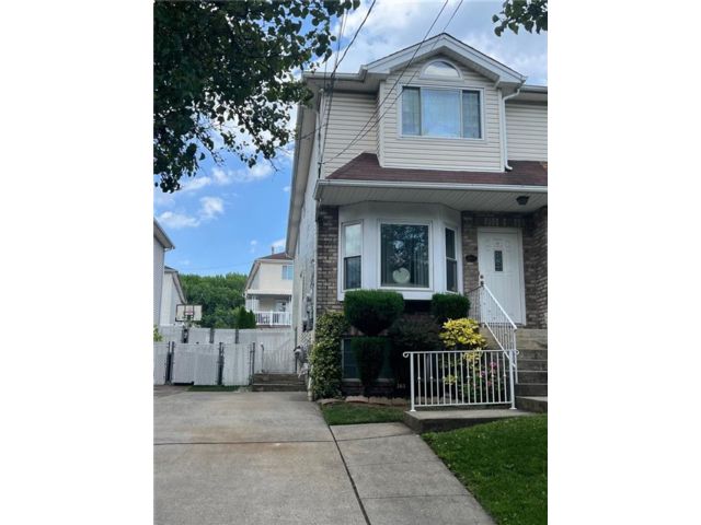 Studio,  0.00 BTH &nbsp;Multi-family style home in Princess Bay