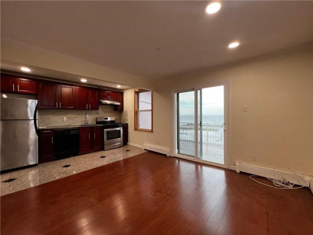  2 BR,  1.00 BTH &nbsp;Condominium style home in Seagate