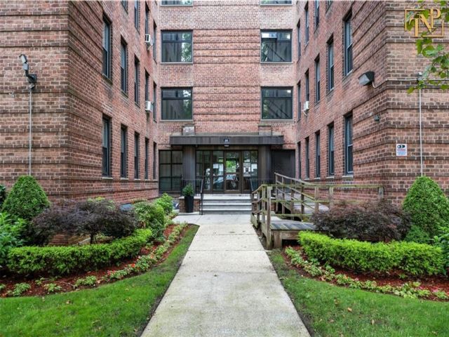  3 BR,  1.00 BTH &nbsp;Co-op style home in Sheepshead Bay