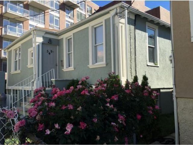  4 BR,  2.00 BTH &nbsp;Single family style home in Brighton Beach