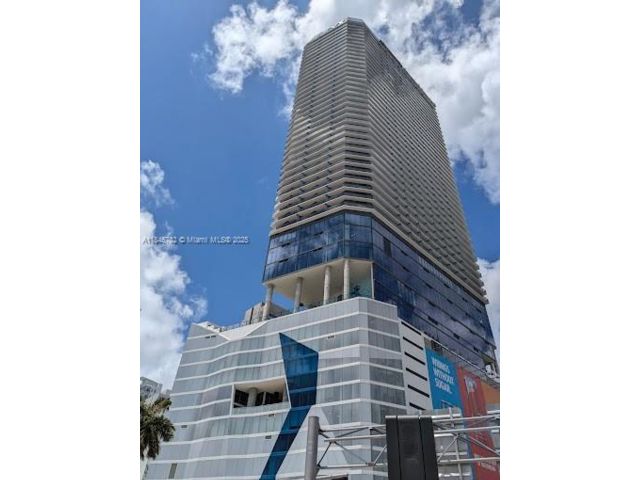  3 BR,  3.00 BTH &nbsp; style home in Miami