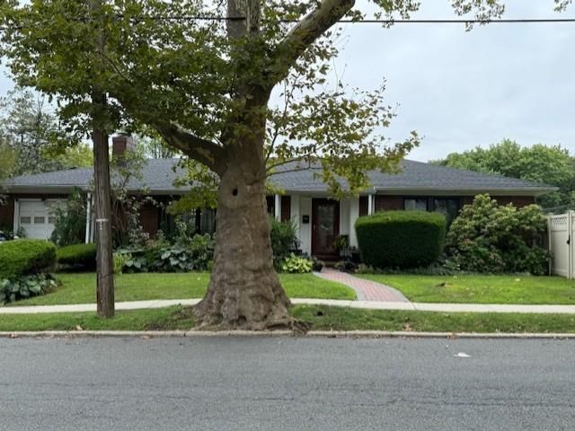  2 BR,  2.00 BTH &nbsp;Single family style home in Randall Manor