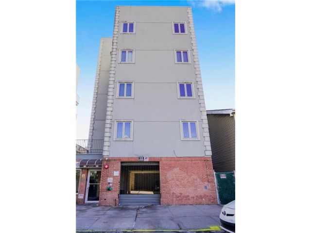  2 BR,  2.00 BTH &nbsp;Condominium style home in Brighton Beach