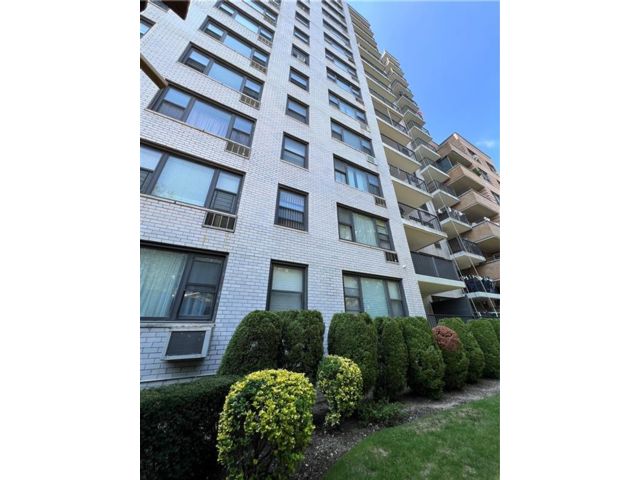  1 BR,  1.00 BTH &nbsp;Co-op style home in Midwood