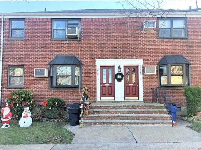 1 BR,  1.00 BTH &nbsp;Co-op style home in Whitestone