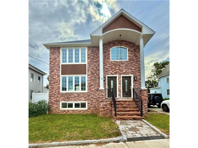  7 BR,  5.00 BTH &nbsp;Multi-family style home in Travis