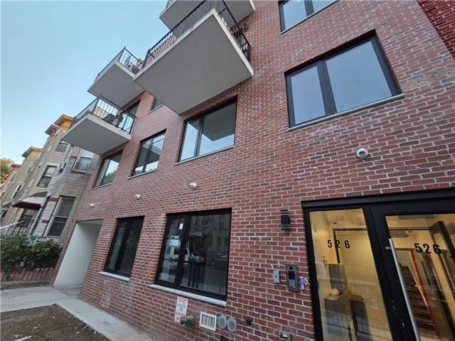  2 BR,  1.00 BTH &nbsp;Multi-family style home in Sunset Park