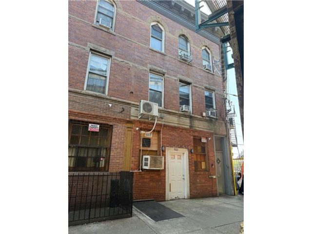 Studio,  0.00 BTH &nbsp;Mixed use style home in Boro-park