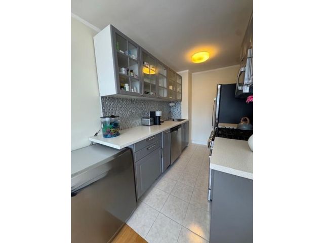  1 BR,  1.00 BTH &nbsp;Co-op style home in Gravesend