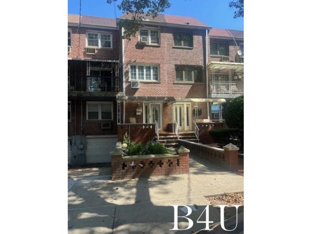  6 BR,  5.00 BTH &nbsp;Multi-family style home in Old Mill Basin