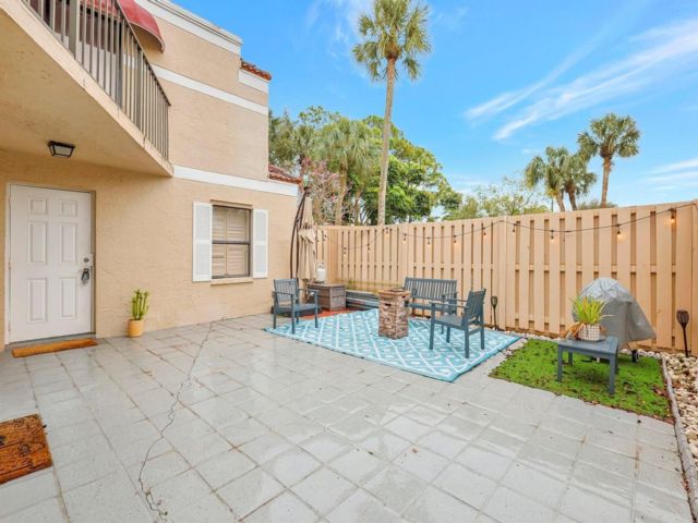 3 BR,  3.00 BTH &nbsp;Townhouse style home in Delray Beach