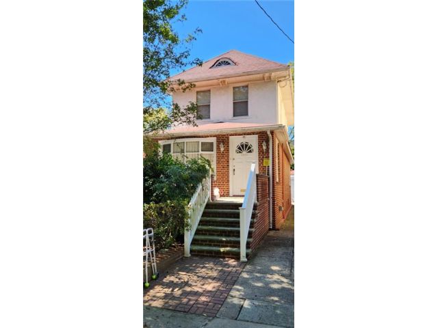  3 BR,  2.00 BTH &nbsp;Single family style home in Sheepshead Bay