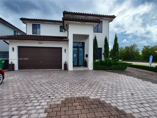  5 BR,  5.00 BTH &nbsp; style home in Miami