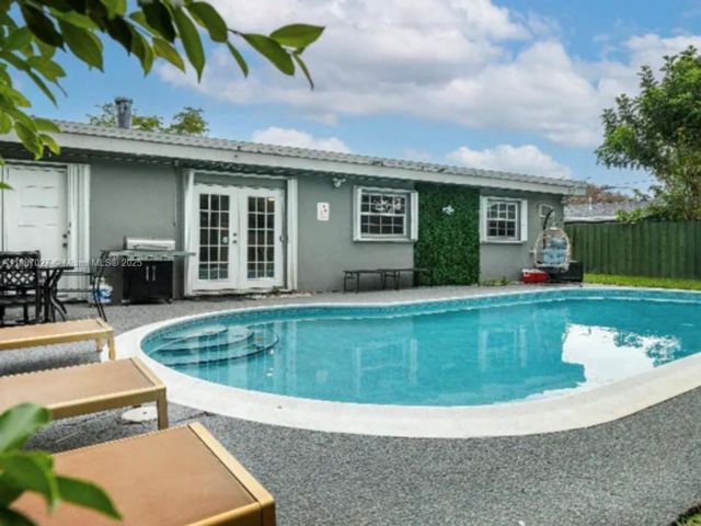  5 BR,  3.00 BTH &nbsp; style home in Hollywood