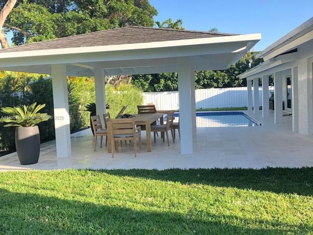  3 BR,  2.00 BTH &nbsp; style home in Miami