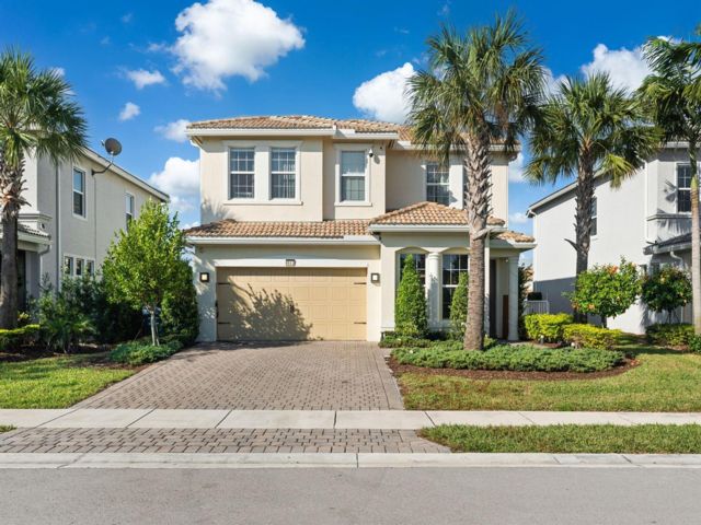  5 BR,  3.00 BTH &nbsp; style home in Hollywood