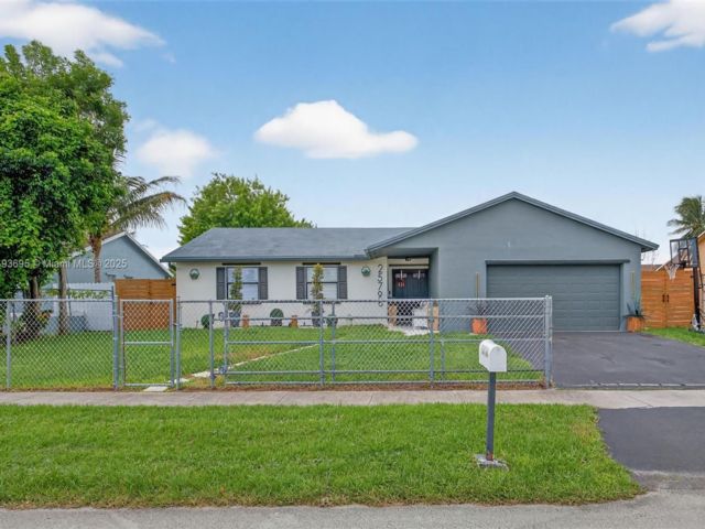  4 BR,  2.00 BTH &nbsp; style home in Homestead