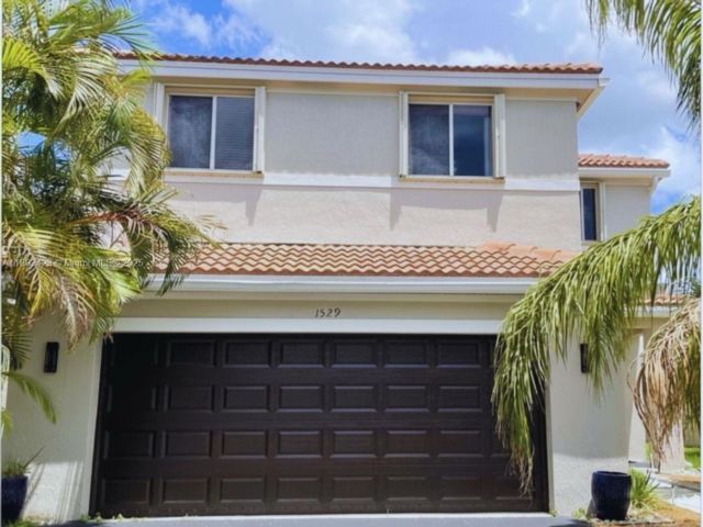  4 BR,  2.50 BTH &nbsp; style home in Weston