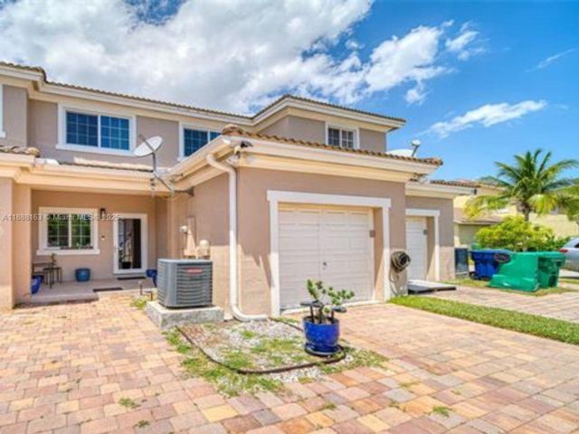  3 BR,  2.50 BTH &nbsp;Townhouse style home in Homestead