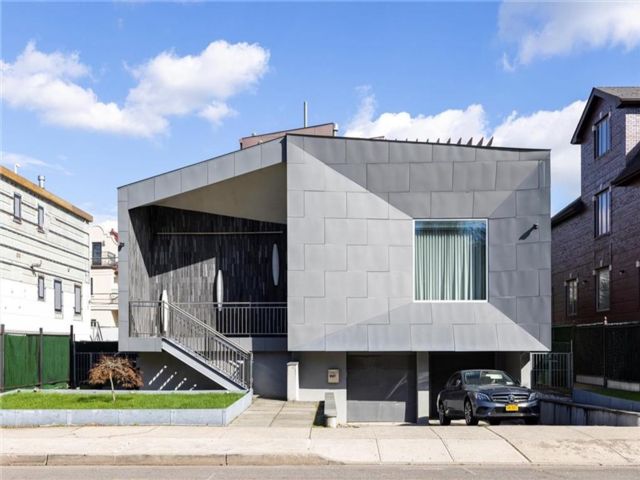  5 BR,  5.00 BTH &nbsp;Single family style home in Manhattan Beach