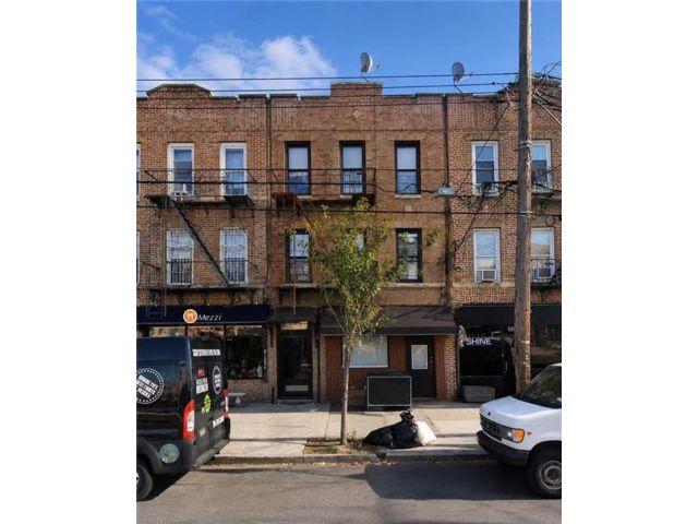 Studio,  0.00 BTH &nbsp;Mixed use style home in Bensonhurst