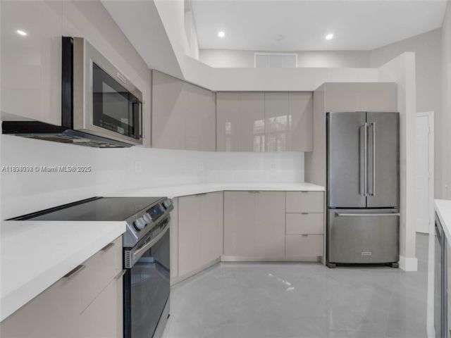  3 BR,  3.00 BTH &nbsp; style home in Weston