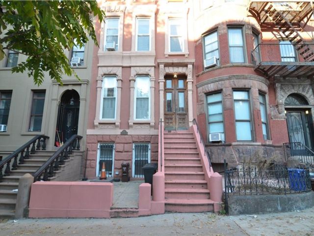 Studio,  4.00 BTH &nbsp;Multi-family style home in Park Slope