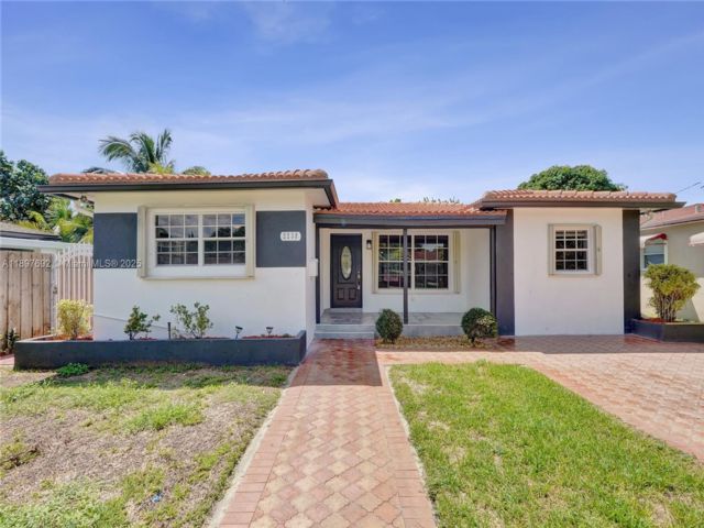  3 BR,  2.00 BTH &nbsp; style home in Hollywood