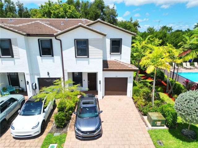  4 BR,  2.50 BTH &nbsp; style home in Pembroke Pines