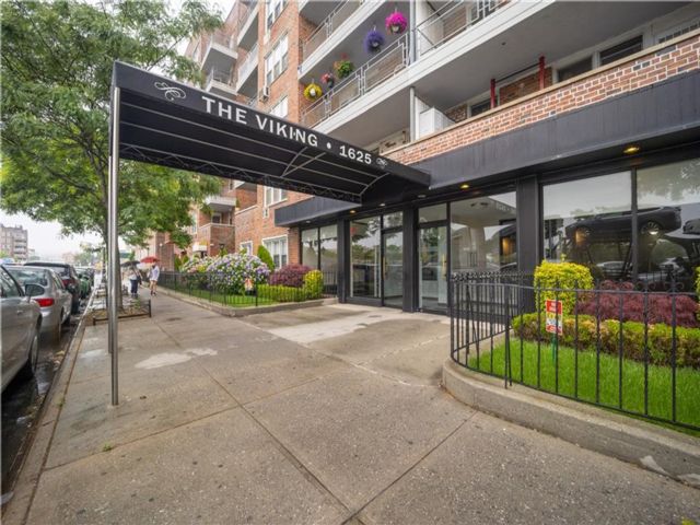  2 BR,  2.00 BTH &nbsp;Co-op style home in Sheepshead Bay